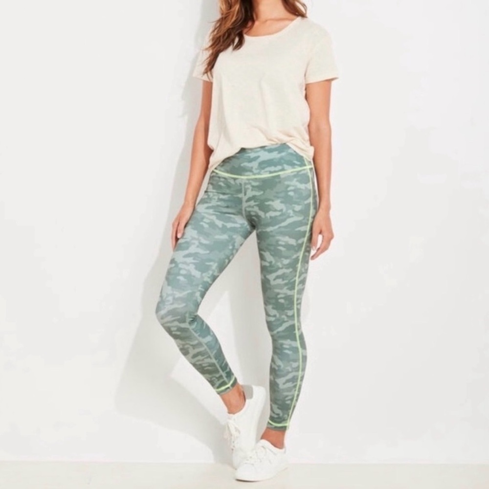 VINEYARD VINES PRINTED PERFORMANCE LEGGINGS CAMO SAGE OLIVE SZ XS Camouflage